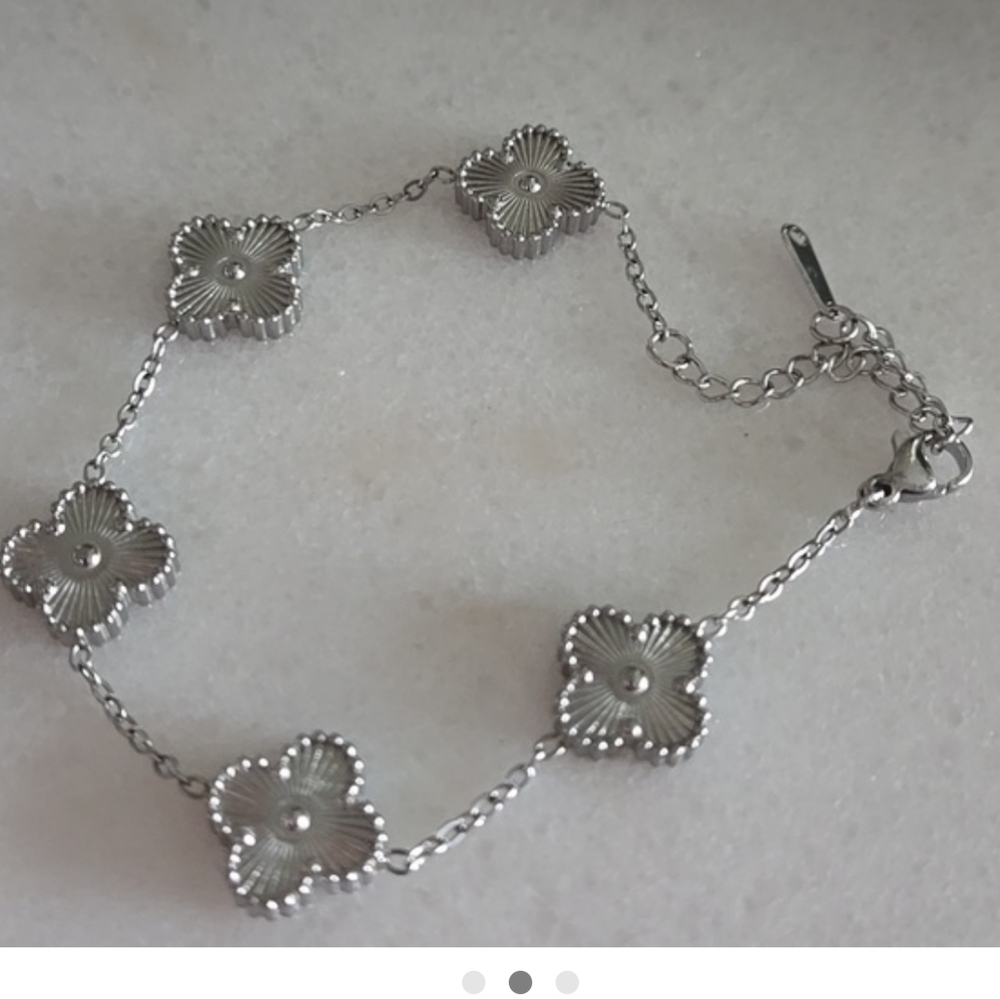 Elegant Silver Clover Designer Inspired  Bracelet New..no tarnish
